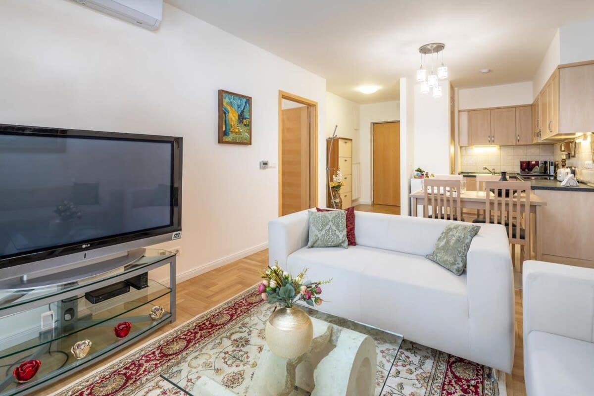 Homey Apartment With Ac And Balcony Budapest Exterior foto